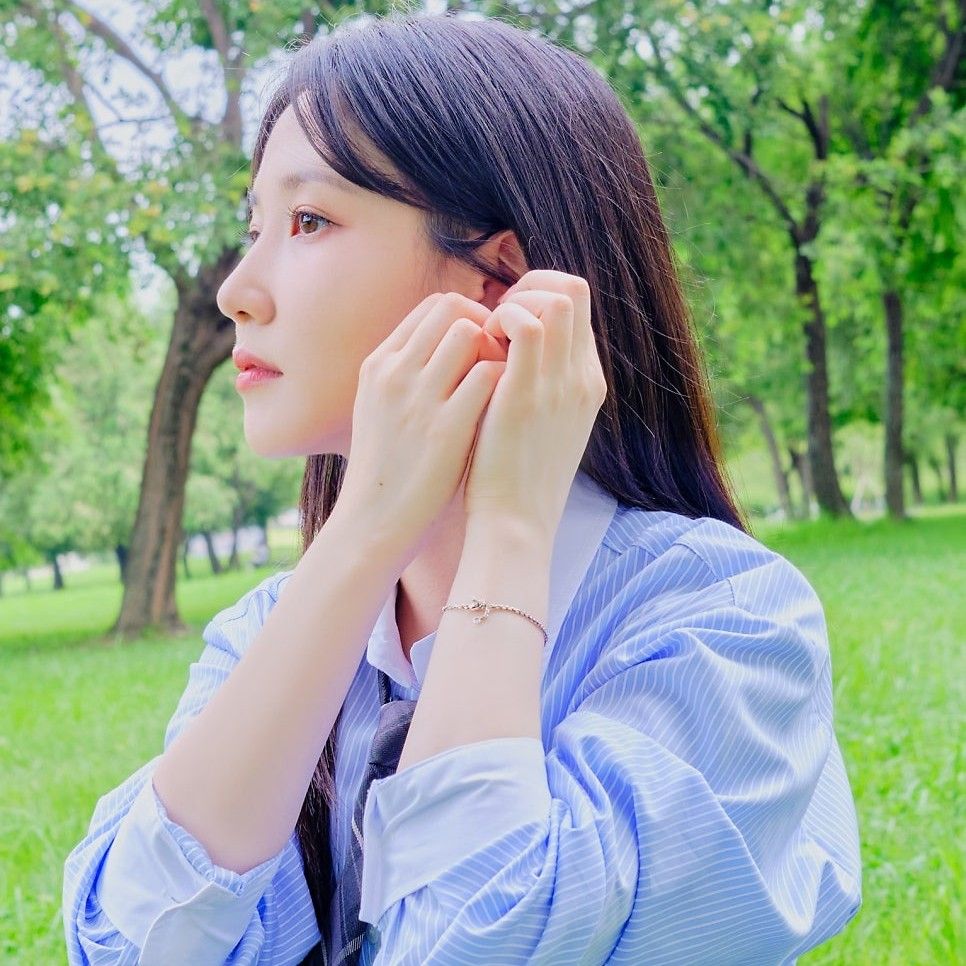 Behind-the-scenes cut of Park Eunbin