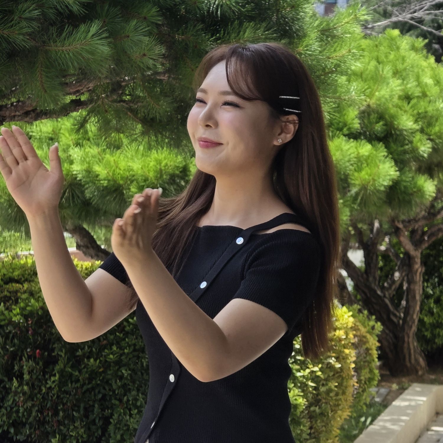 Behind-the-scenes cut of Miss Kim