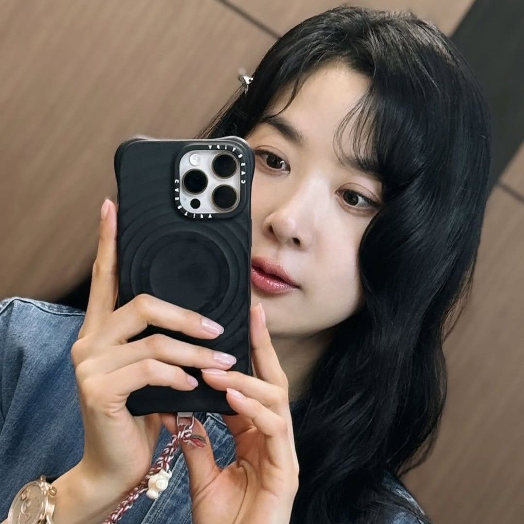 Behind-the-scenes cut of Lee Chungah