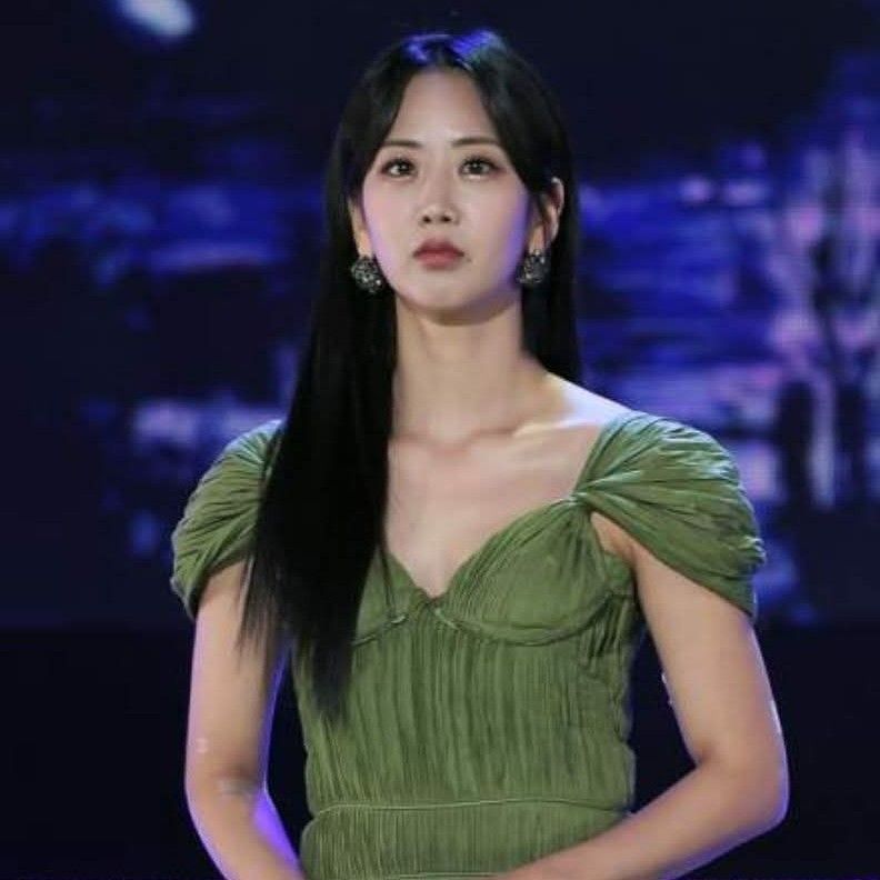 Behind-the-scenes cut of Kang Hyeyeon