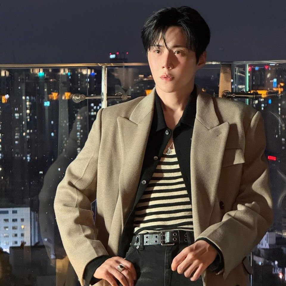 Behind-the-scenes cut of Kim Seonho