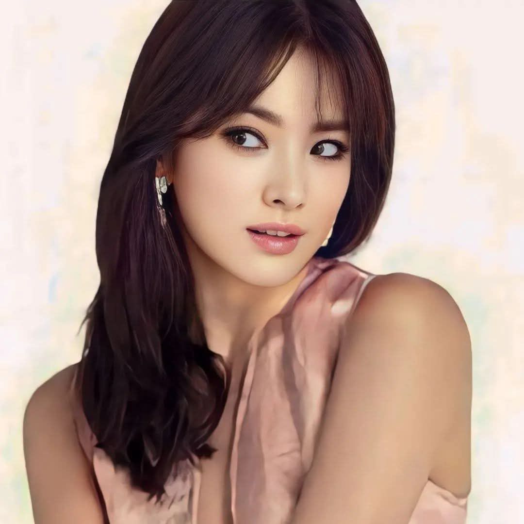 Recent activity shot of Song Hyekyo