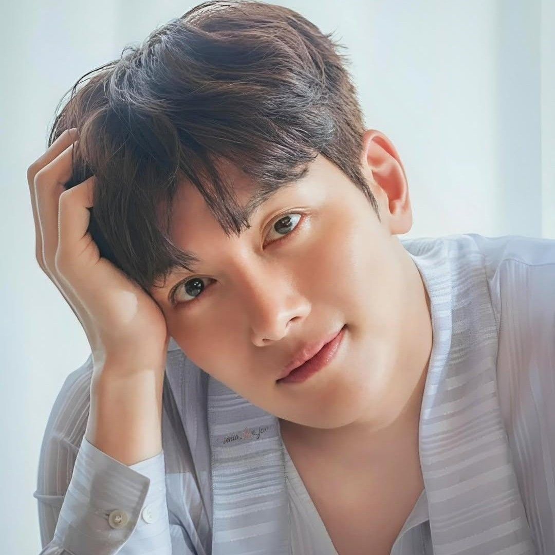 Behind-the-scenes cut of Ji Changwook