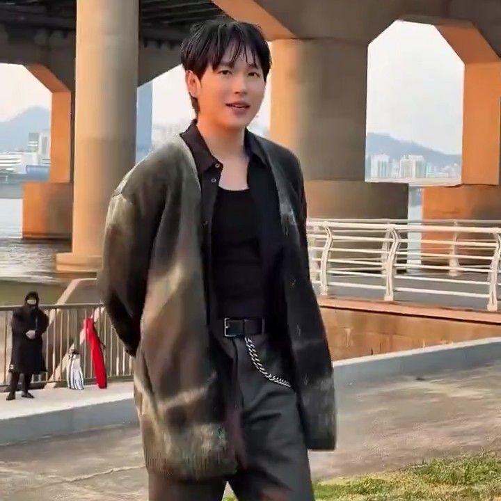 A moment captured by a fan of Lim Siwan