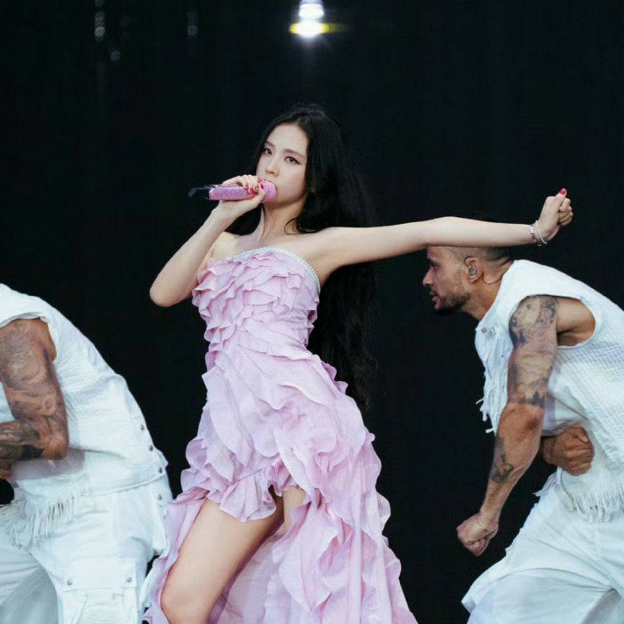 Latest photo of Jisoo (1995)