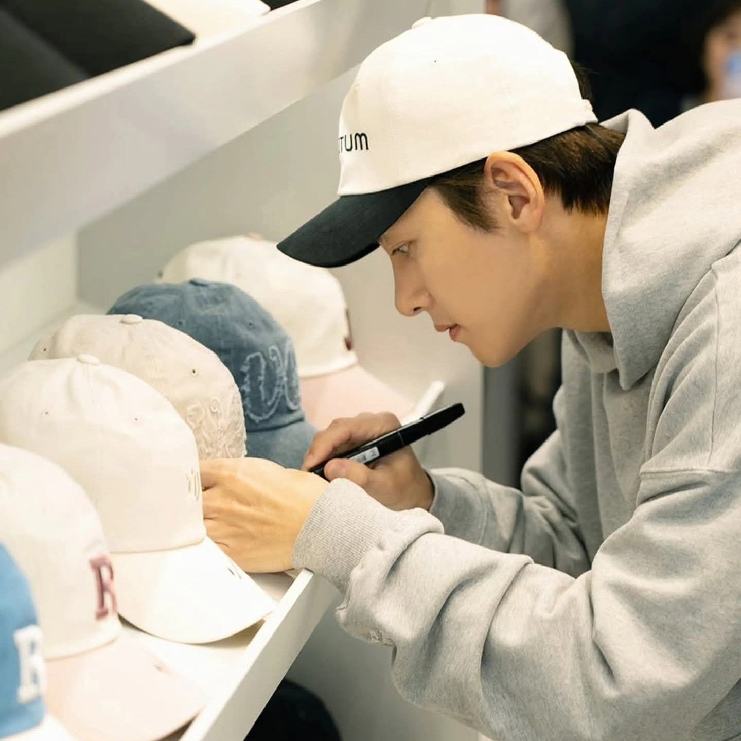 チ・チャンウクの最近の活動ショット