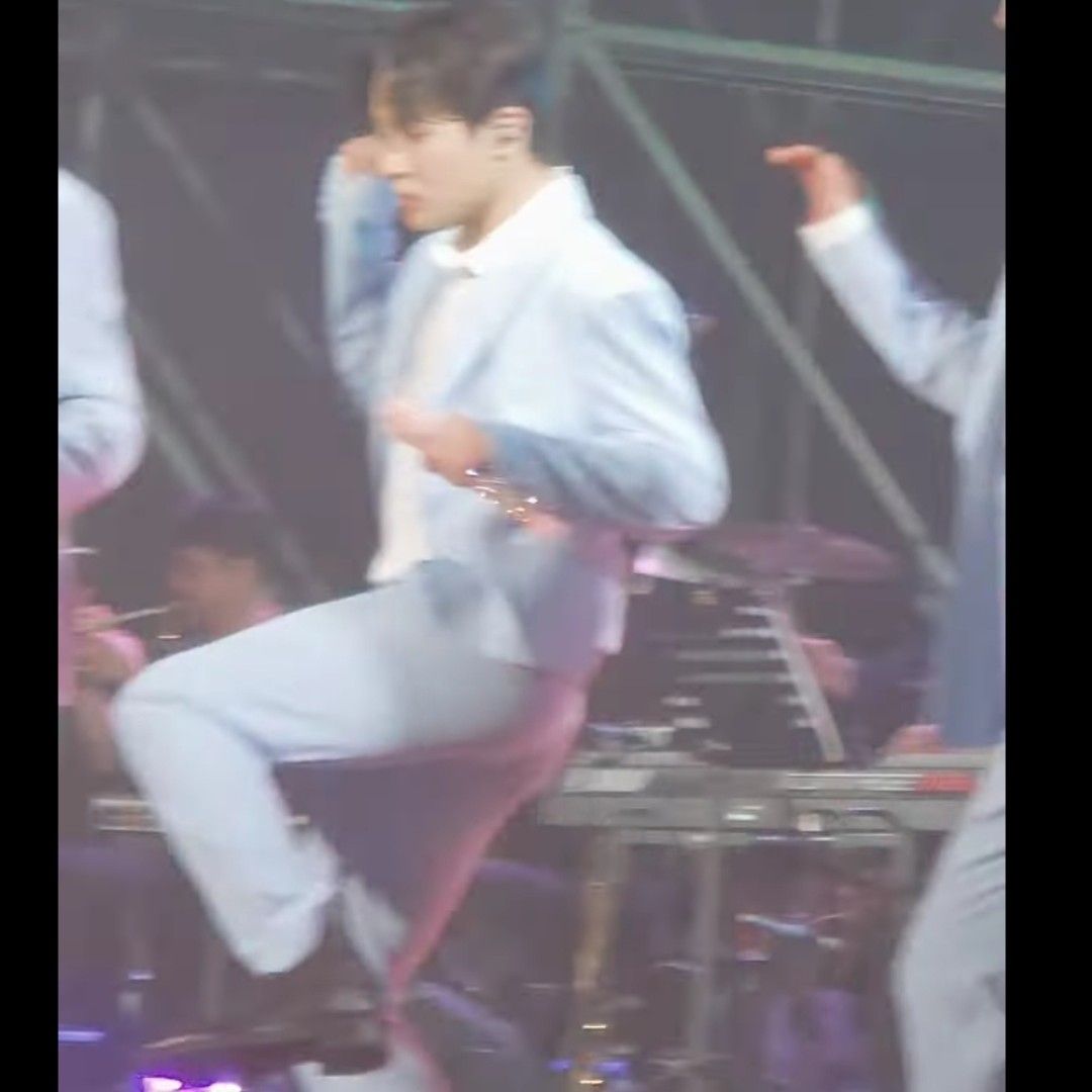 A moment captured by a fan of Seong Ri