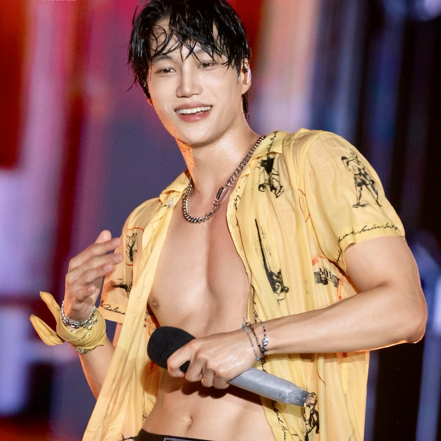A moment captured by a fan of KAI