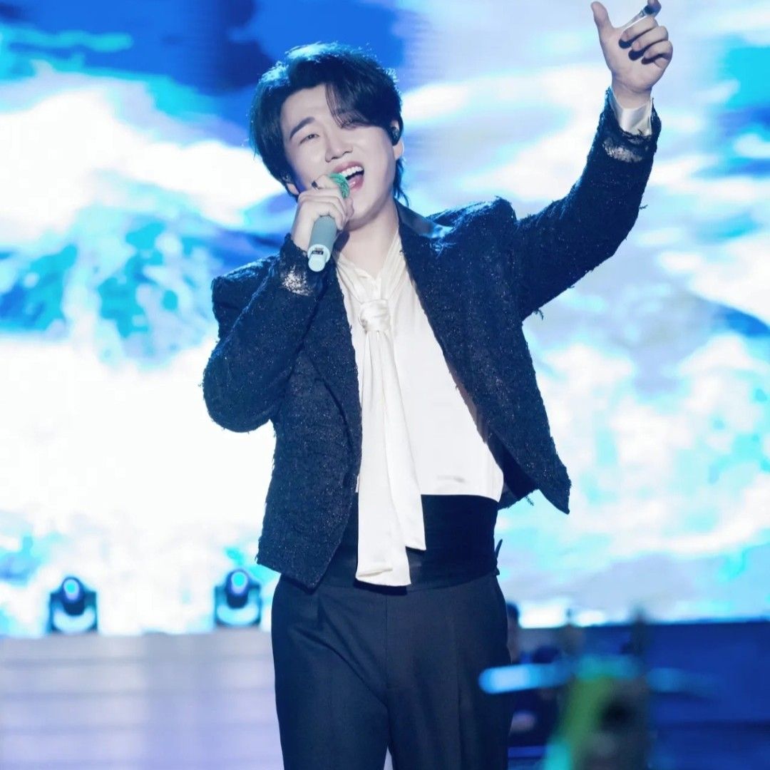 A moment captured by a fan of Hwang Youngwoong