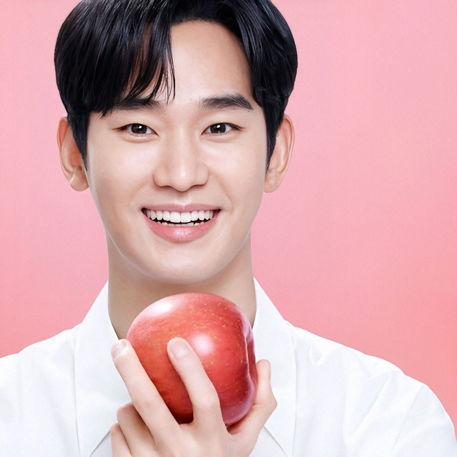 粉丝拍下的金秀贤瞬间