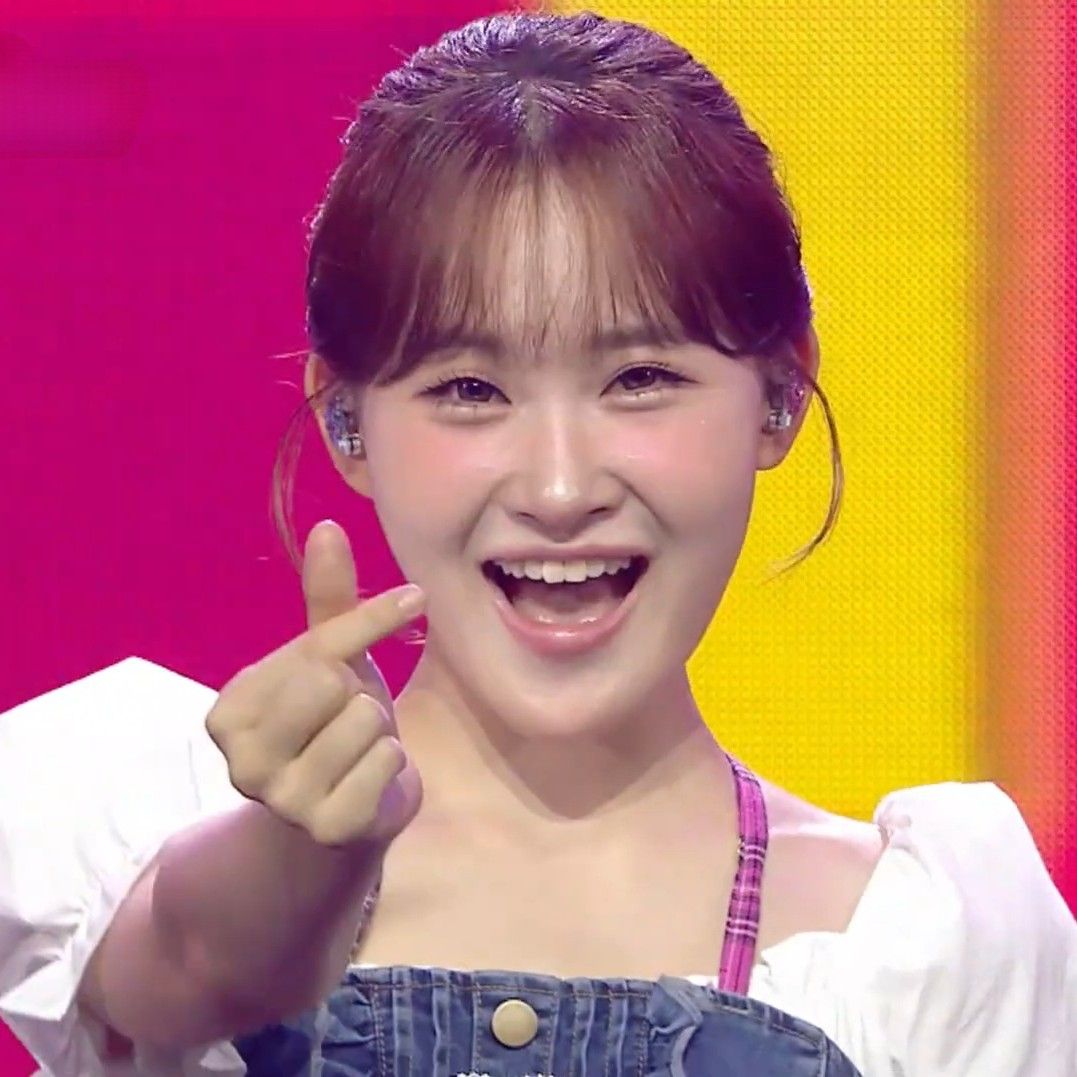 Behind-the-scenes cut of Kim Dahyun