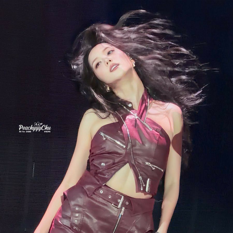 Latest photo of Jisoo (1995)