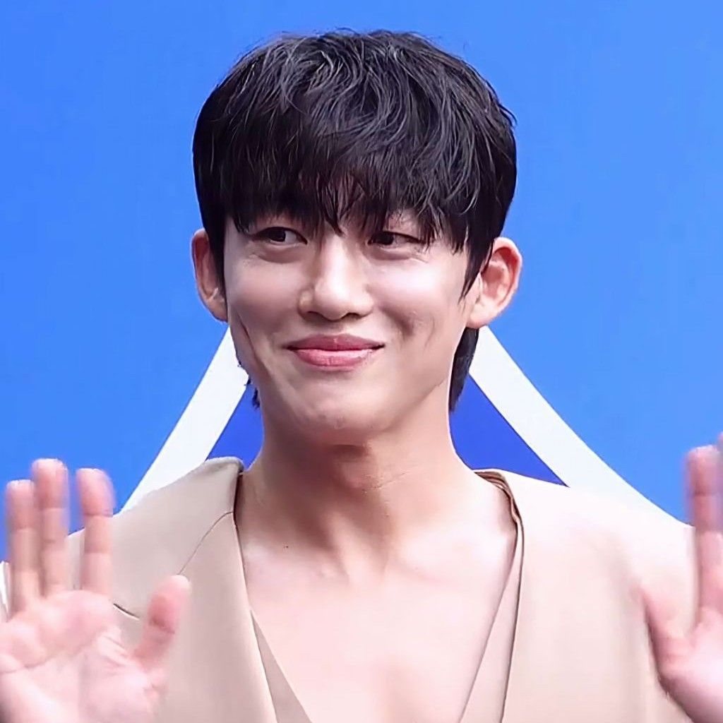 Behind-the-scenes cut of Shin Seungtae