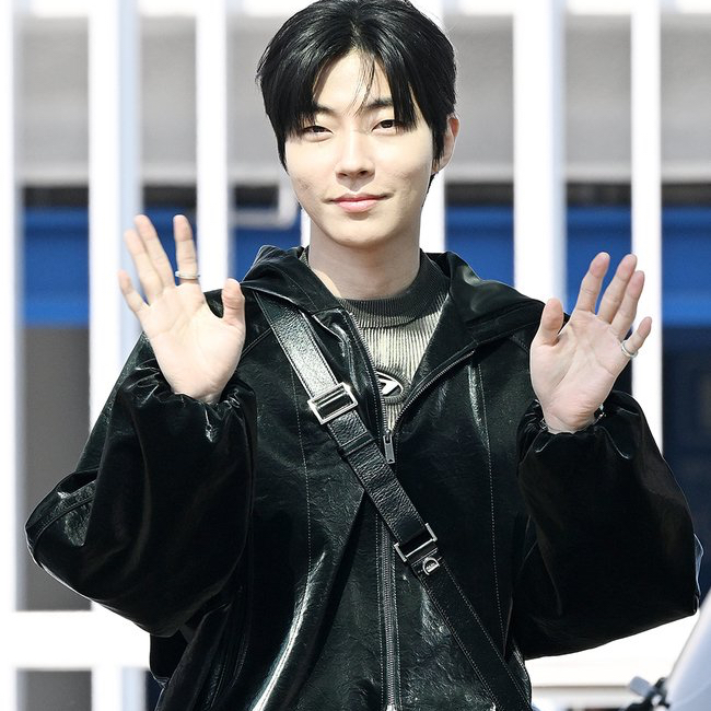 Cuplikan di balik layar dari Hwang Inyoup