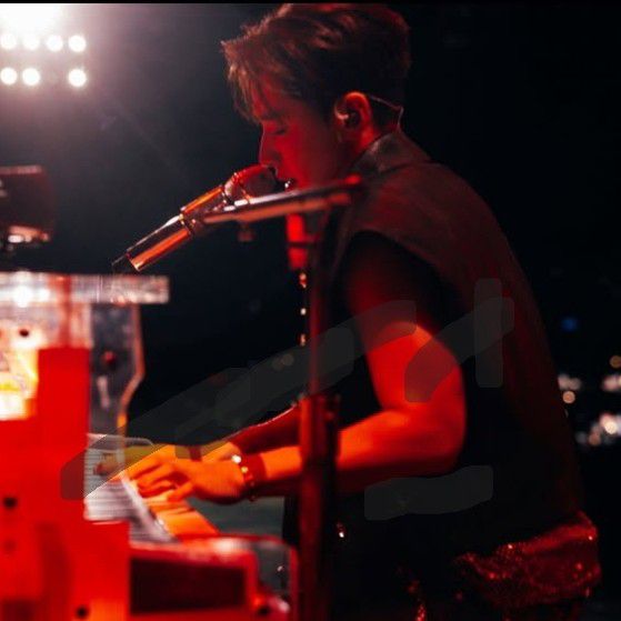 A moment captured by a fan of Henry