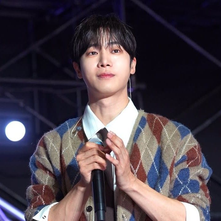 Behind-the-scenes cut of Choo Youngwoo