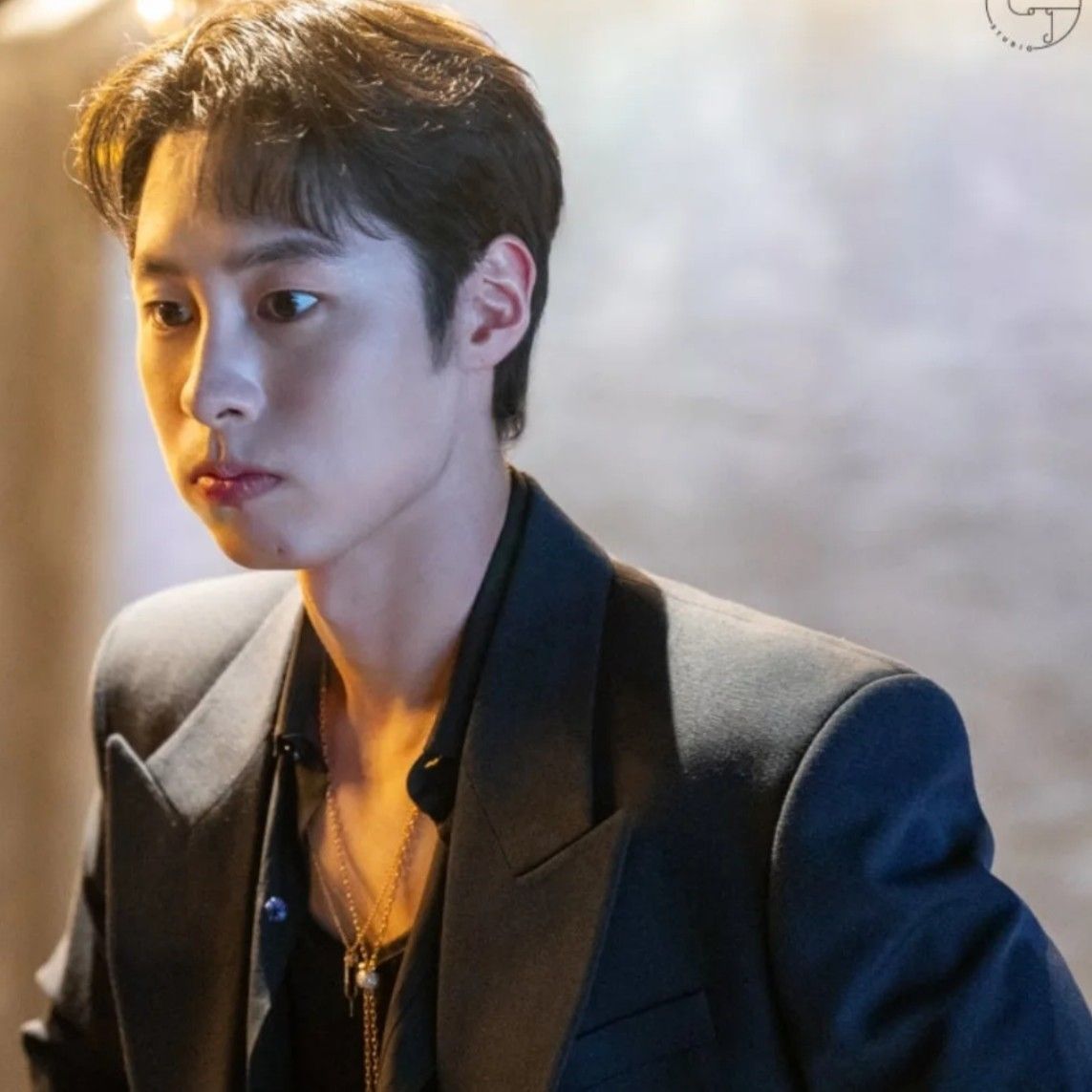 A moment captured by a fan of Lee Jaewook
