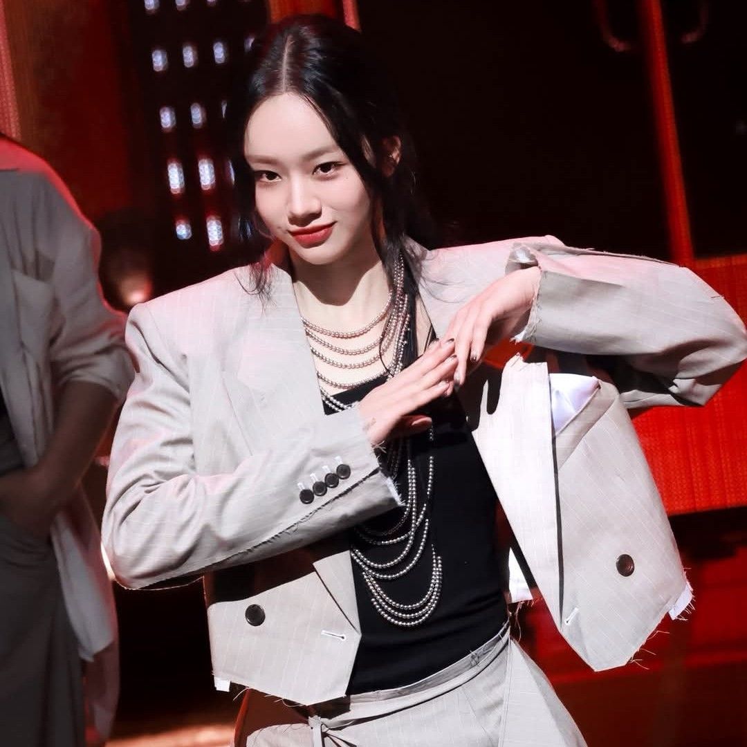 Behind-the-scenes cut of Hyeri