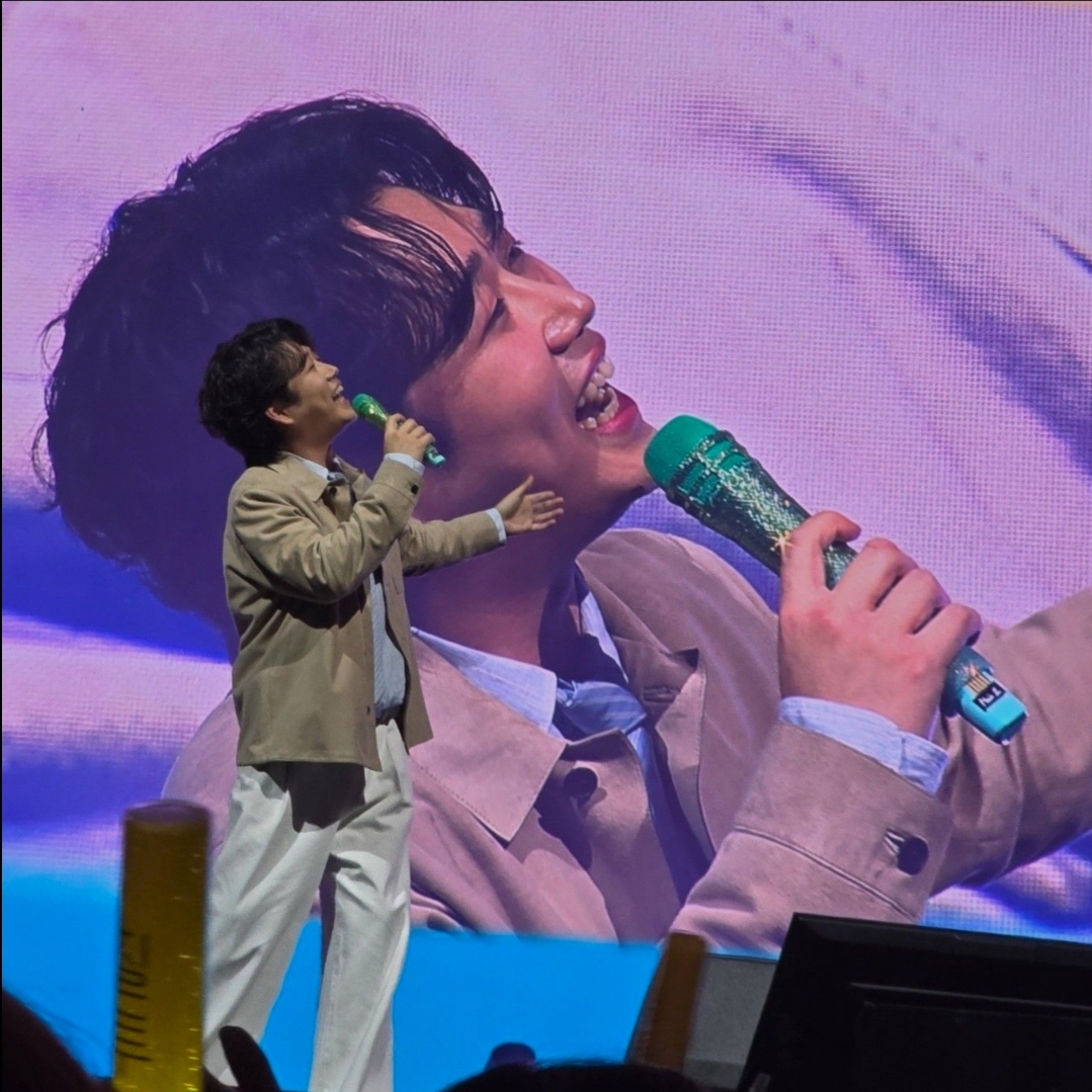 A moment captured by a fan of Hwang Youngwoong