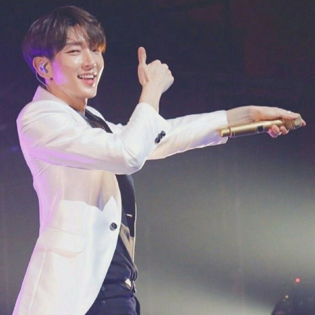 A moment captured by a fan of Lee Joongi