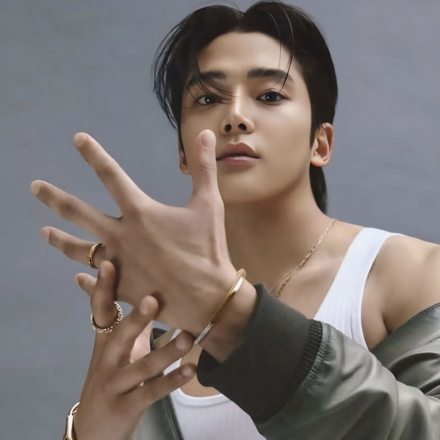 Behind-the-scenes cut of Rowoon