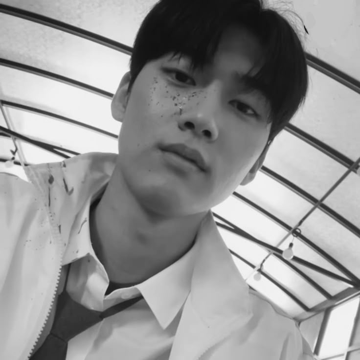 Behind-the-scenes cut of Hong Mingi