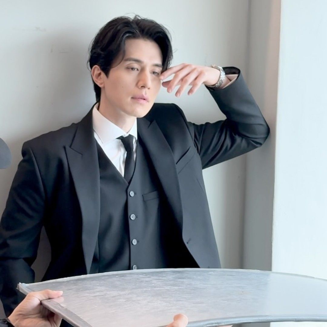 A moment captured by a fan of Lee Dongwook