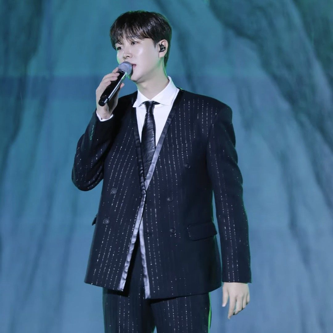 A moment captured by a fan of Song Minjun