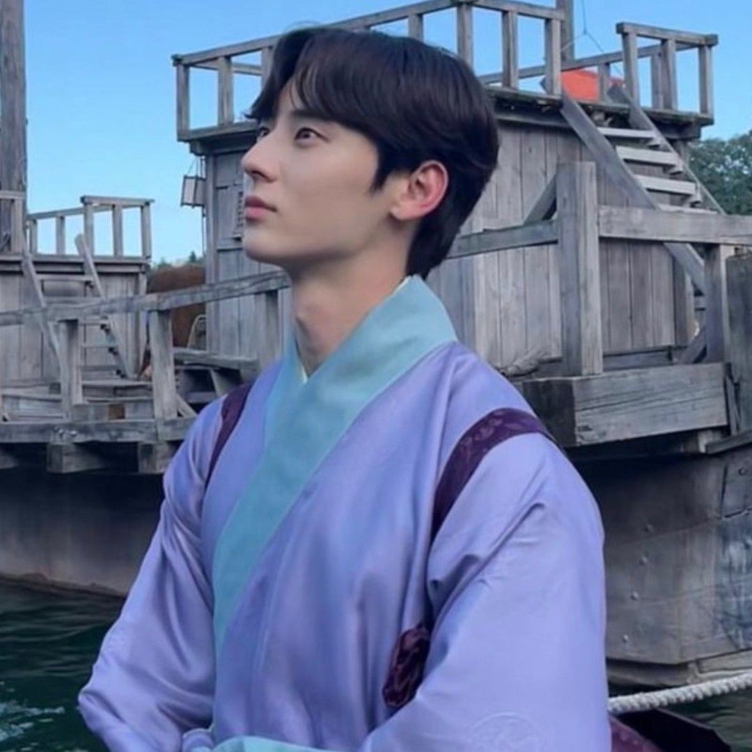 Behind-the-scenes cut of Hwang Minhyun