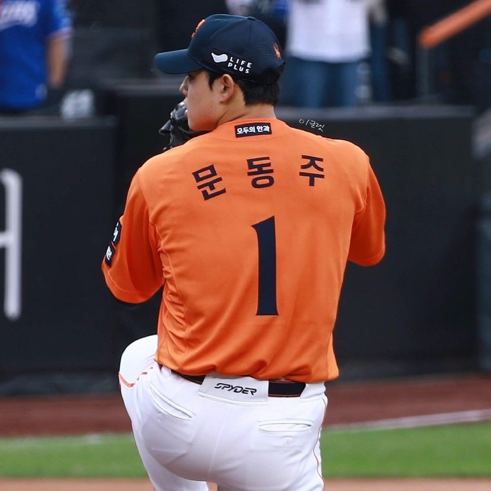 Behind-the-scenes cut of Moon Dongju