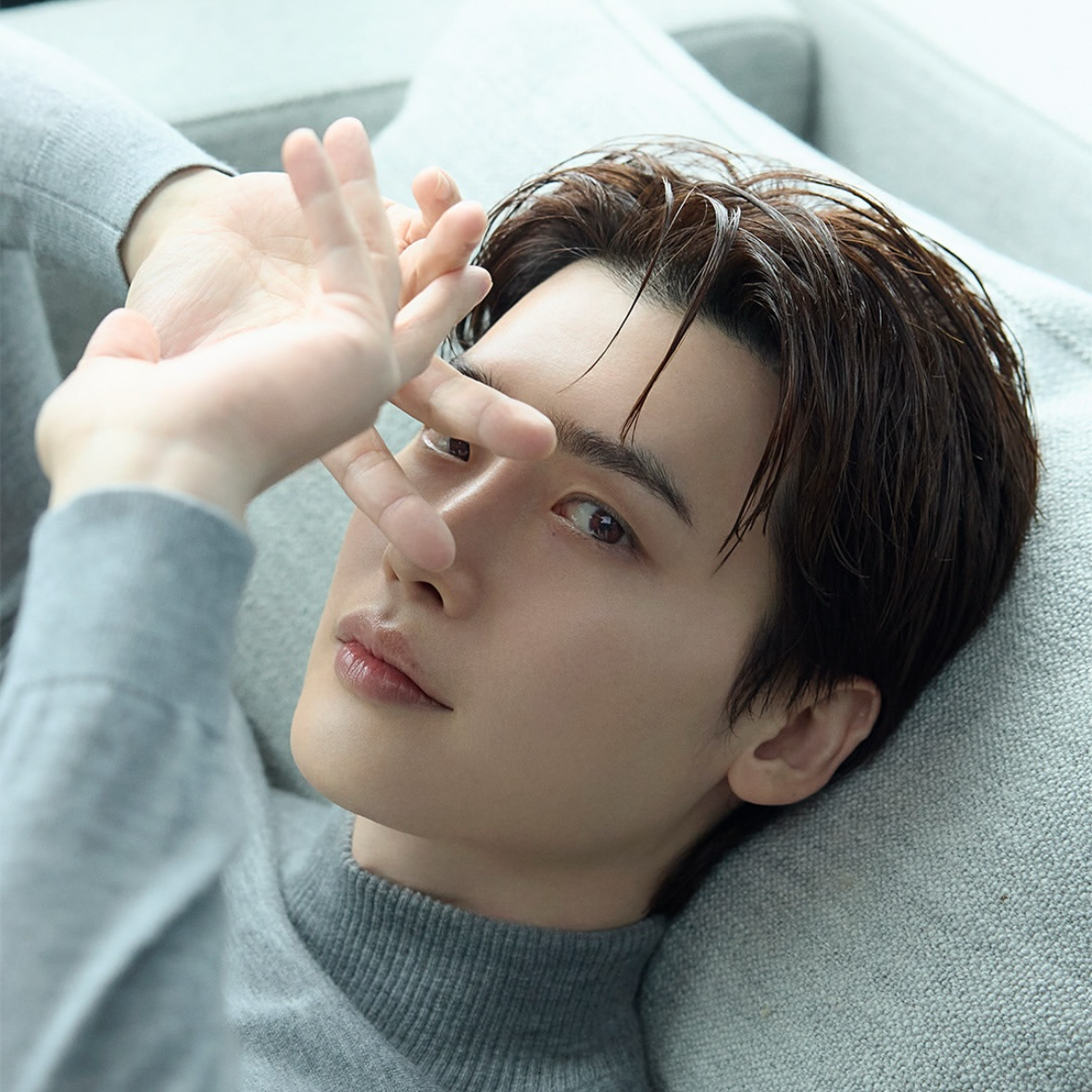 Latest photo of Lee Jongsuk