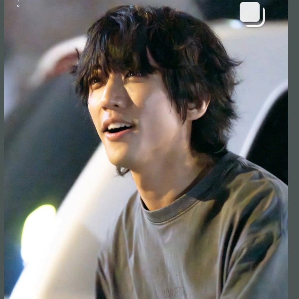 Behind-the-scenes cut of Lee Seungyoon