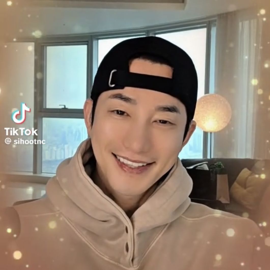 A moment captured by a fan of Park Sihoo