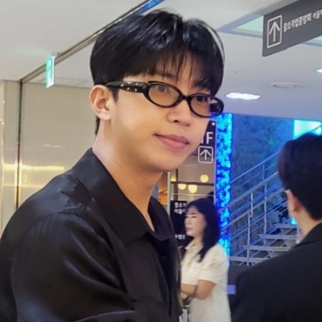 Behind-the-scenes cut of Lim Youngwoong
