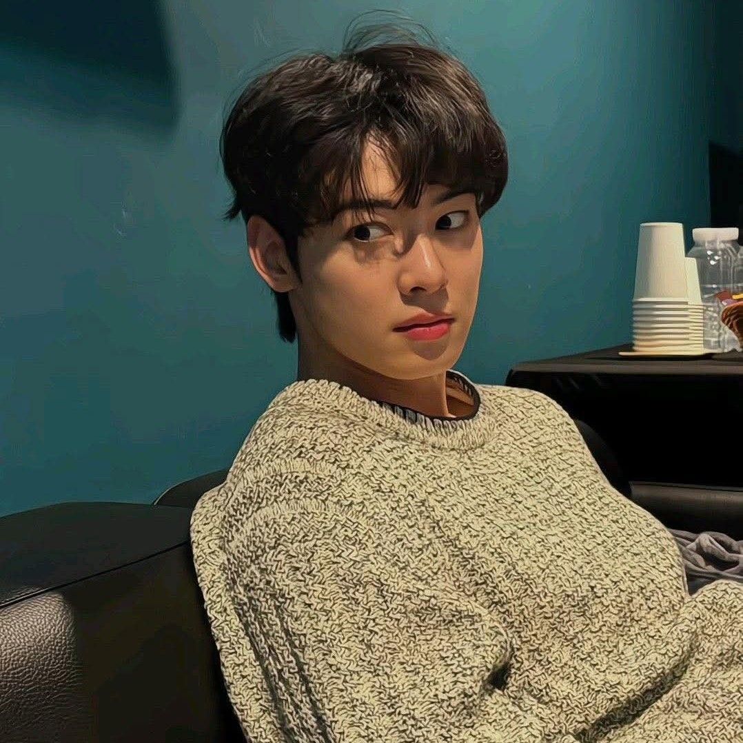 Recent activity shot of Cha Eunwoo