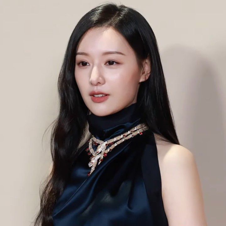 Behind-the-scenes cut of Kim Jiwon