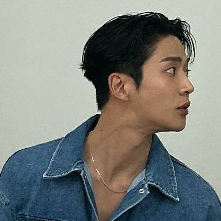 Behind-the-scenes cut of Rowoon