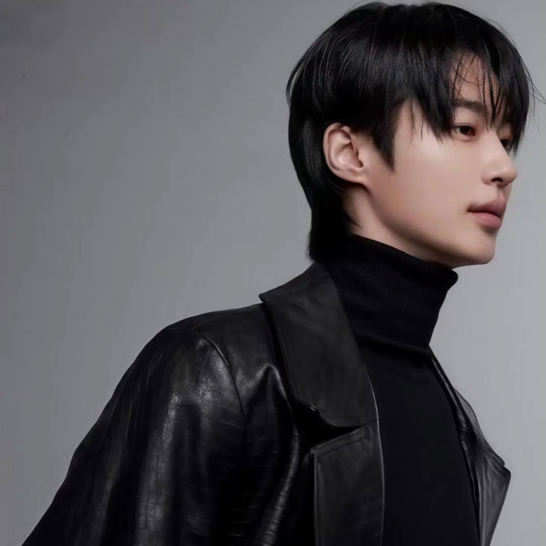 Recent activity shot of Byeon Wooseok