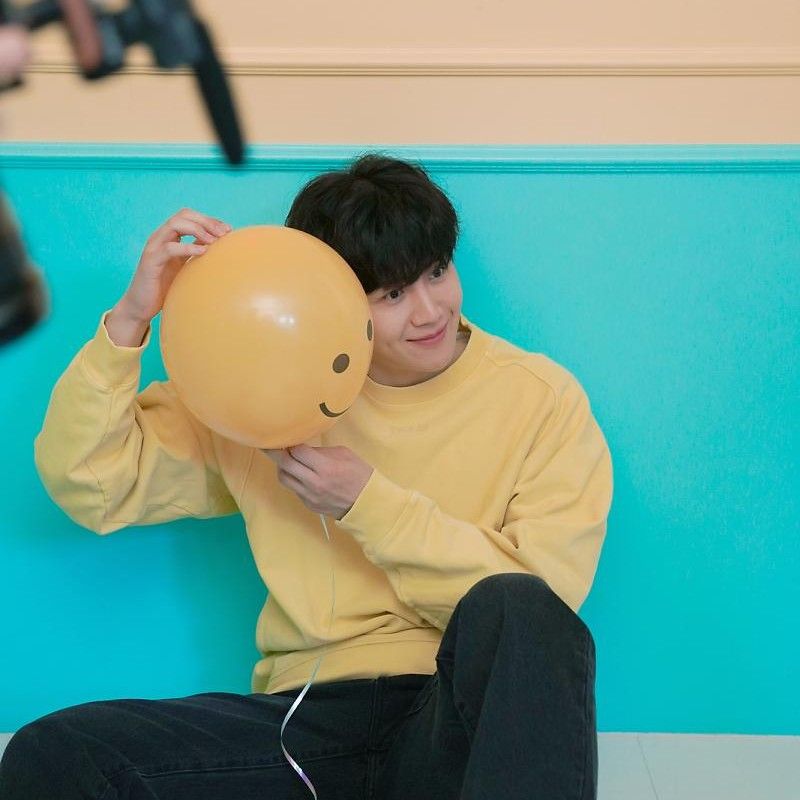 粉絲拍下的金宣虎瞬間