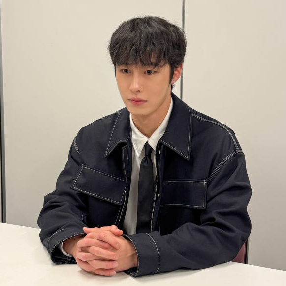 Behind-the-scenes cut of Lee Jaewook