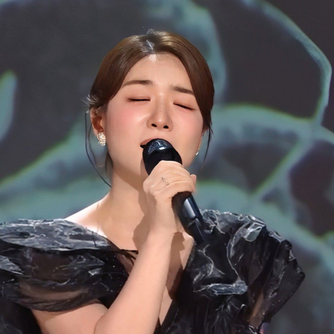 A moment captured by a fan of Ryu Wonjung