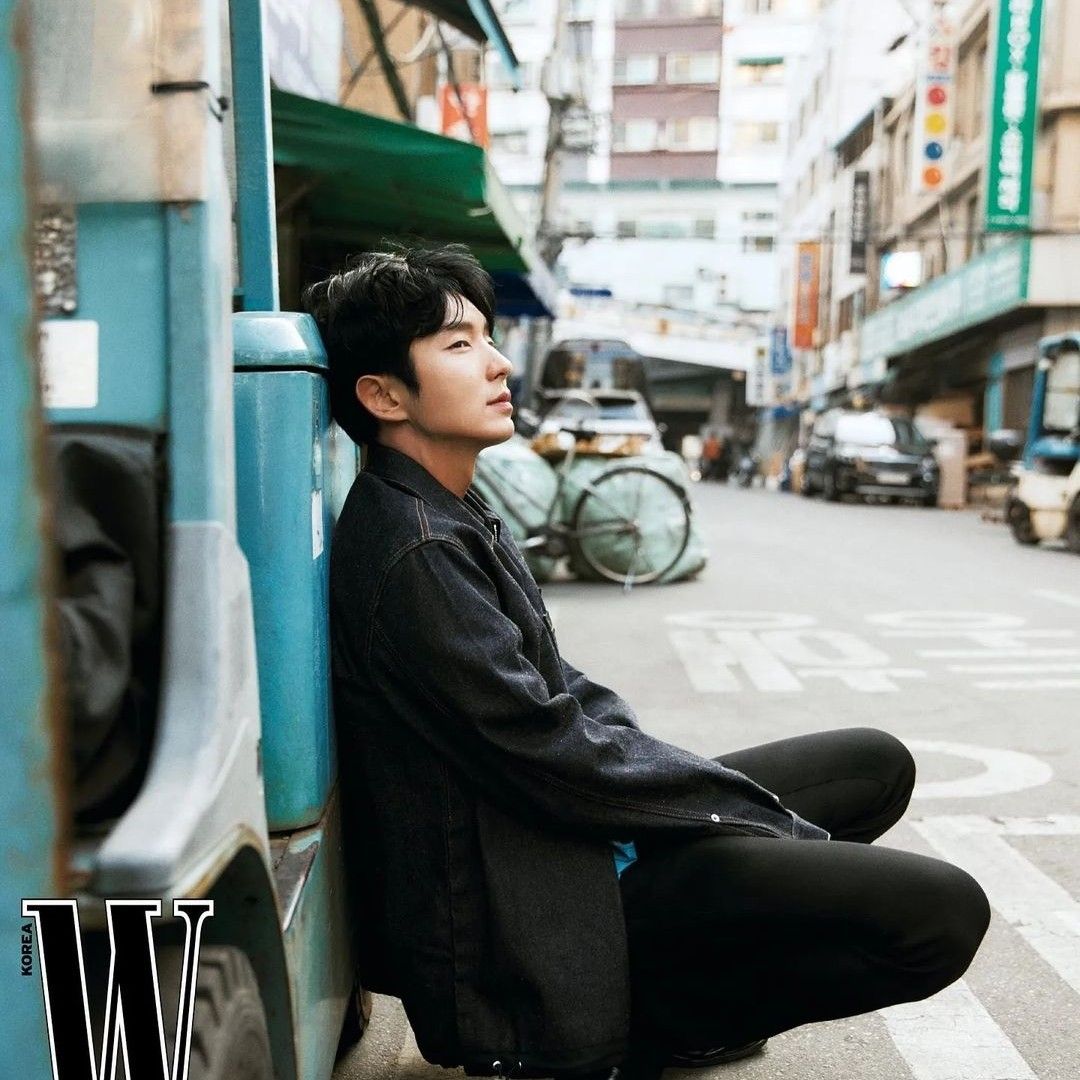 Behind-the-scenes cut of Lee Joongi