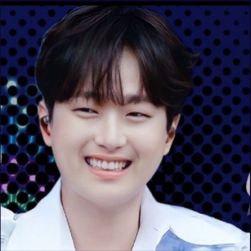 粉丝拍下的李灿元瞬间