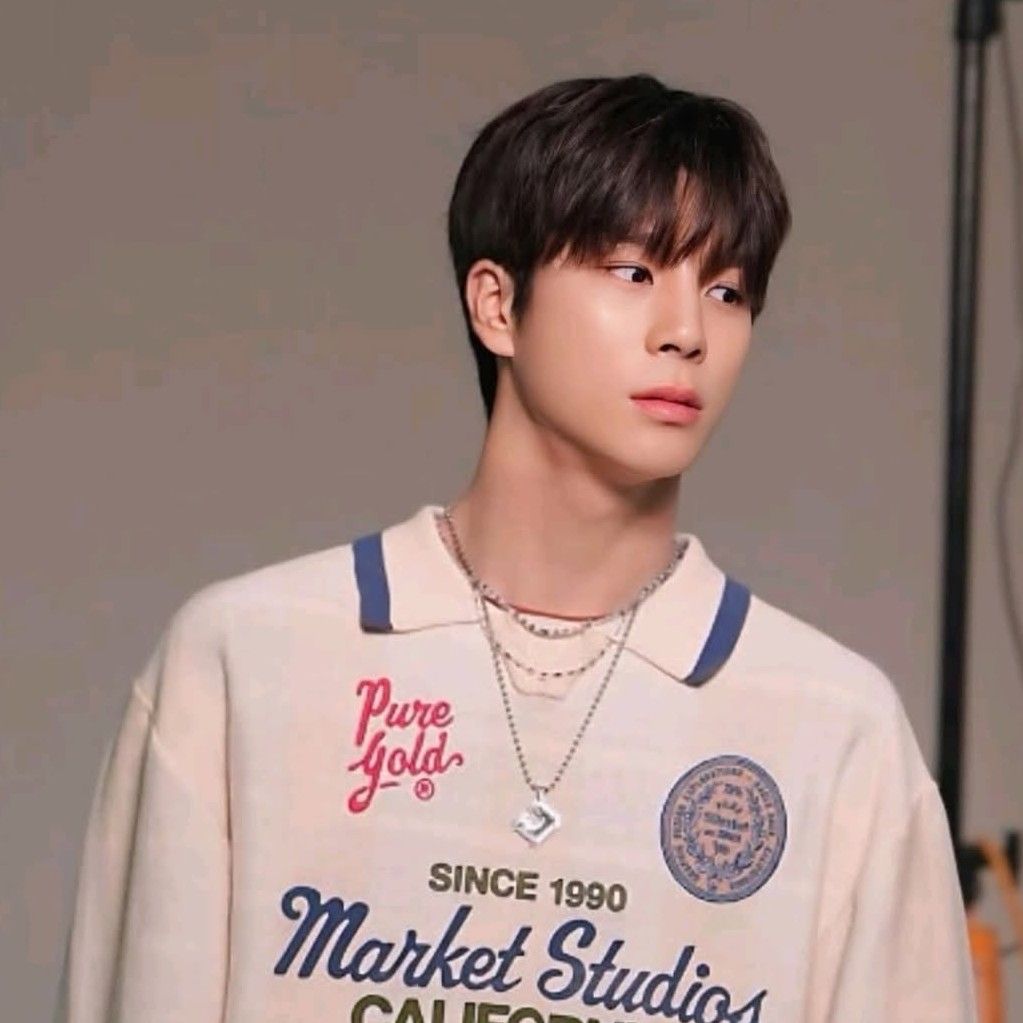 Behind-the-scenes cut of Jeong Dongwon