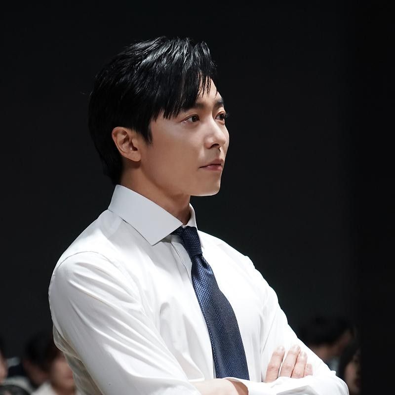 Behind-the-scenes cut of Kim Jaewook