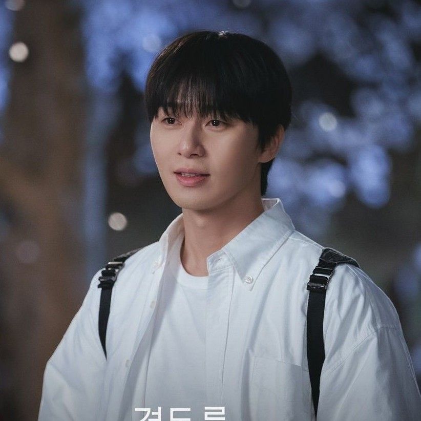 A moment captured by a fan of Park Seojoon