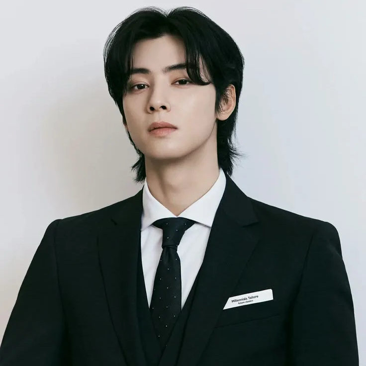 Recent activity shot of Cha Eunwoo