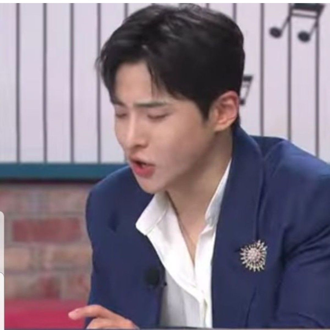 A moment captured by a fan of Seong Ri