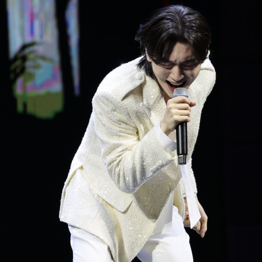 A moment captured by a fan of Kim Yongbin