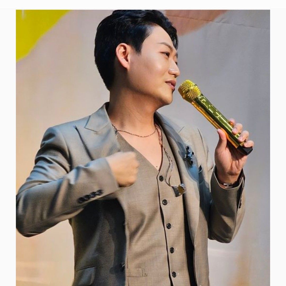 A moment captured by a fan of Min Soohyun